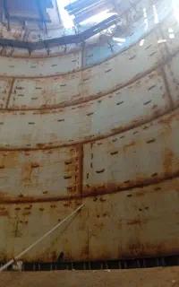 دو نفر کارگر ساده یا نیمه ماهر
