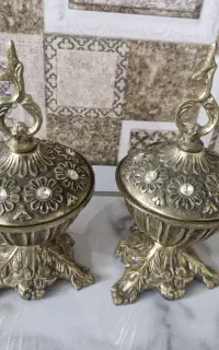 گلدون و مجسمه برنزی