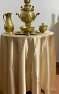 میز خاطره همراه با رومیزی