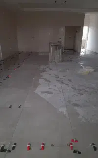 کارگر ساده برای کاشیکاری