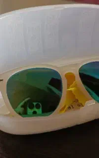 عینک بچه گانه و اسباب بازی