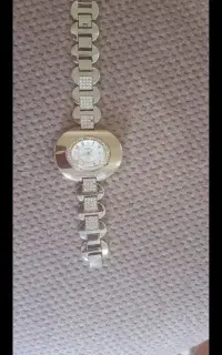 ساعت نگین دار