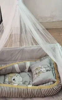 گهواره کنار مادر