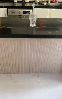 میز کانتر اشپزخانه مشکی و کرم