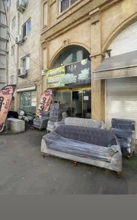 فروشنده جوان با تعطیلی