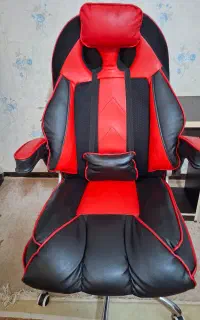 صندلی گیمینگ به همراه میز