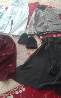 تعدادی پوشاک کارکرده فروخته میشود