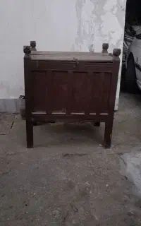 صندوق  چوبی خیلی قدیمی