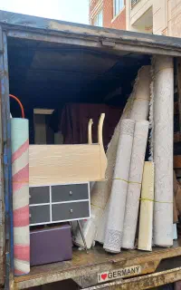 باربری .حمل بارنقل اثاثیه منزل .کارگر خالی