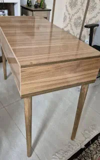 میز تحریر و کامپیوتر