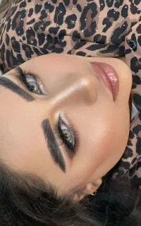 خدمات زیبایی میکاپ شینیون رنگ و کراتین