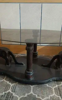 میزبزرگ جلومبلی