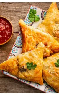 صندوقدار خانم جهت کار در فست فود