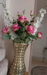 گل و گلدان