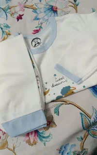 چنددست لباس نوزادی تازه گرفتم میفروشم