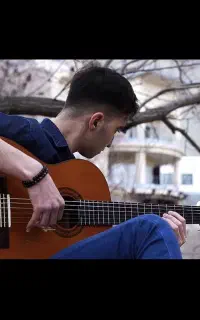 آموزش گیتار در منزل هنرجو