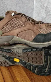 کفش کوهنوردی برند مرل