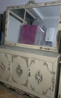 کمد و آینه و یک عدد میز ناخن
