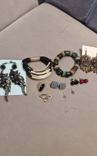 گوشواره و دستبند