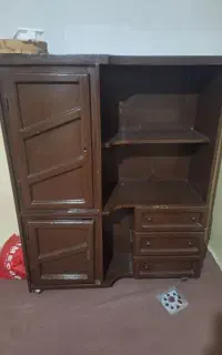 صندلی تلفن و کتابخانه
