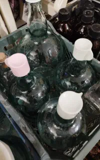 تنگ شیشه ای جای آبغوره و آبلیمو و....