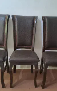 صندلی چرم در حد نو ۱۳۰۰