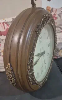 ساعت دیواری دو طرفه