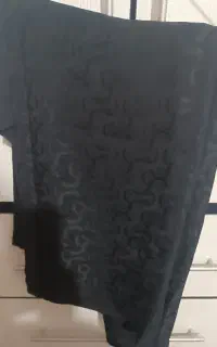 تعدادی لباس ومانتو وچادر در حدنو بفروش میرسد