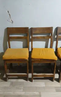 صندلی چوبی مناسب کافه و رستوران