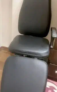 صندلی ارایشگاه کاملا سالم و وسایل شنیون
