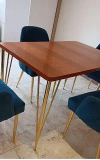 میز نهارخوری پایه فلزی محکم و سالم