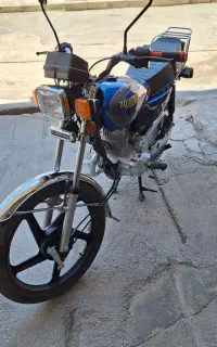 ۱۲۵ زمرد کویرمدل ۴۰۴کم کار درحد صفر