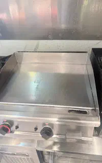 صفحه گریل اسمش لوتوس ایتالیایی گریل ذغال گاز۴شعله