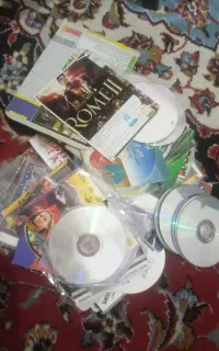 تعدادی DVD و cd کامپیوتر