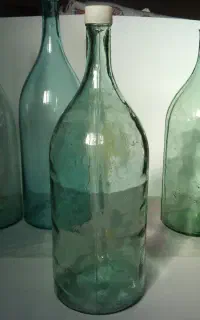 دو عدد بطری شیشه ای بزرگ مناسب برای آبغوره