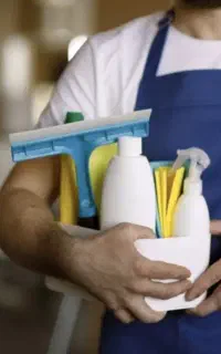 خدمتکار و نظافتچی آقاساعتی یاروزانه