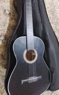 گیتار مشکی دیاموند در حد نو