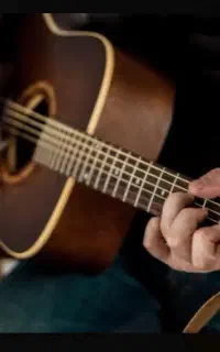 آموزش گیتار (خانم ها و کودکان) ۵۰۰ هزار