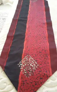 رانر و گلدان