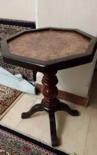 میز قلم‌زنی مس با پایه چوب هندی خاص و تک