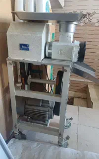 دستگاه چرخ گوشت صنعتی باتمامی قطعات مربوط