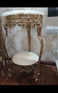 میز برنزی