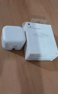 شارژر آیفون در حد نو