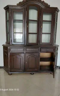 بوفه چوبی قهوه ای