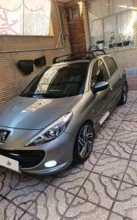 پژو 207 تیتانیوم