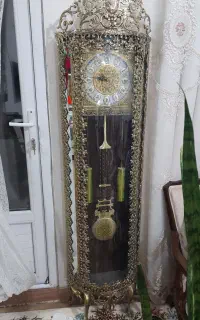 ساعت برنز ایستاده