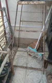 چهارپایه آهنی محکم درحدنو