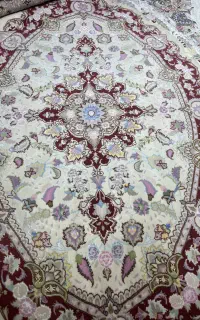 قالیچه رج ۵۰ کرم بیضی تبریز