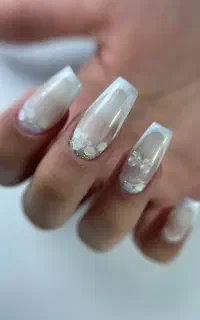 خدمات تخصصی کاشت ناخن