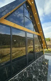 کلبه سویسی کناره سد لفور